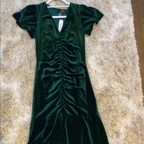 Green velvet Dress - Picture 1 of 7